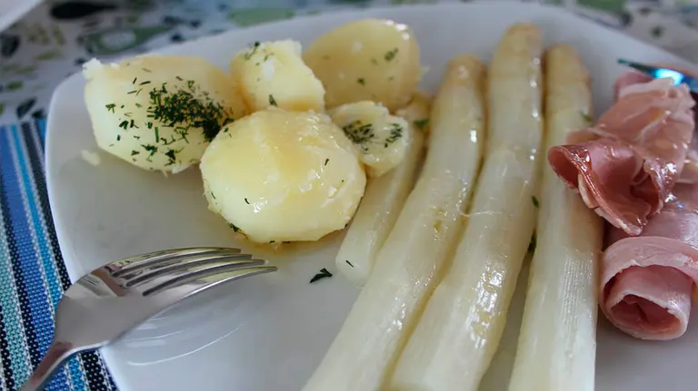 Un plato de espárragos. ARCHIVO