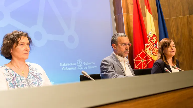 El vicepresidente de Derechos Sociales, Miguel Laparra, valora varios temas, en relación con su departamento, en la sala de prensa del Gobierno de Navarra (04). IÑIGO ALZUGARAY