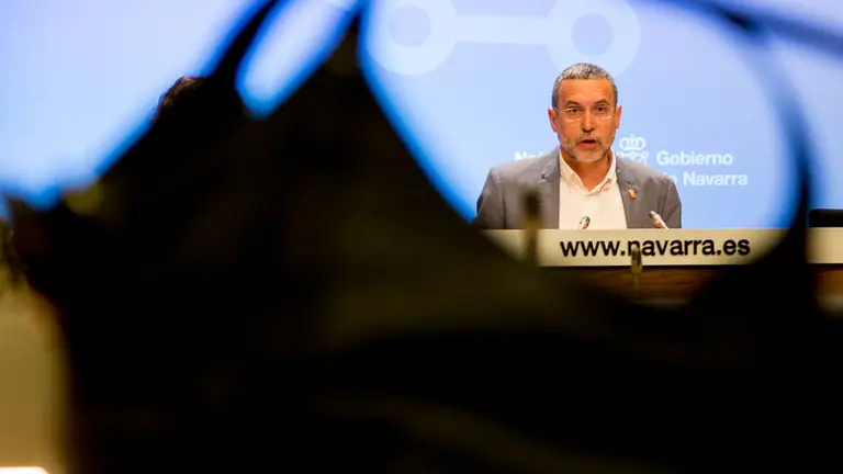 El vicepresidente de Derechos Sociales, Miguel Laparra, valora varios temas, en relación con su departamento, en la sala de prensa del Gobierno de Navarra (15). IÑIGO ALZUGARAY