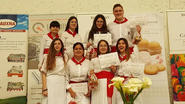 El frontón municipal de Pitillas ha acogido la cuarta edición del certamen de jotas San Ramón Nonato. IMÁGENES CEDIDAS