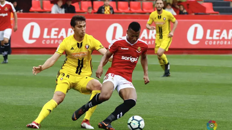 Lucas Torró en el partido entre Osasuna y el Nàstic de Tarragona LALIGA123.