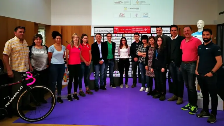 Presentación de la prueba ciclista de féminas. Cedida.