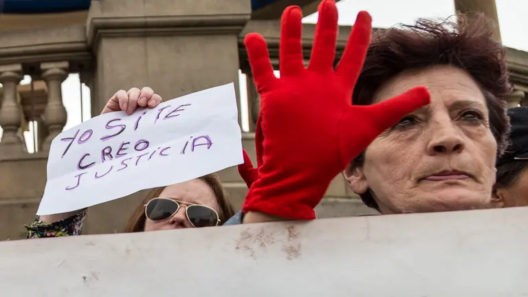 Concentración en la Plaza del Castillo contra la sentencia del caso de 'La Manada' y los casos de violencia machista de los últimos días (14). IÑIGO ALZUGARAY
