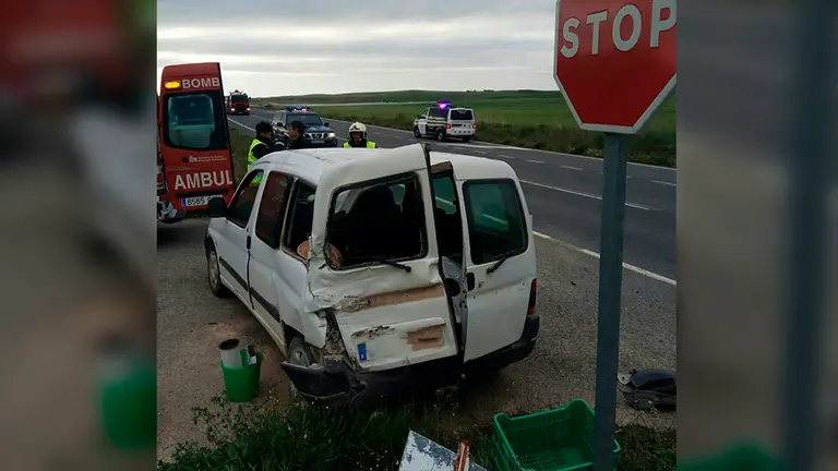El estado en el que ha quedado la furgoneta tras el impacto GC