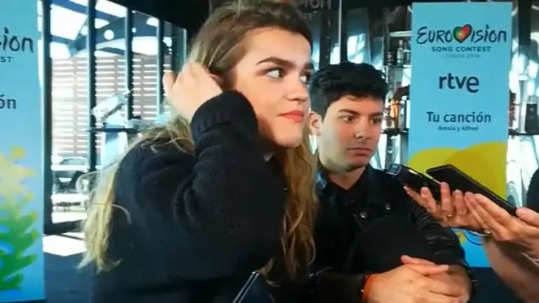 Amaia y Alfred durante un encuentro con medios de comunicación. CRISTIAN BETELU