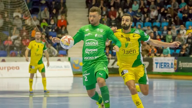 El brasileño de Osasuna  Xota Alexandre Araça en acción ante el Jaén FS. cedida.