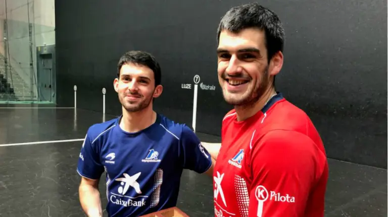 Altuna III y Ezkurdia en el frontón Bizkaia de Bilbao. Aspe.