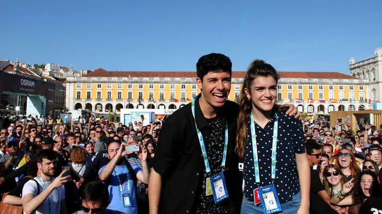 Cientos de eurofans han arropado a Amaia Romero y Alfred García en Lisboa. CRISTIAN BETELU (10)