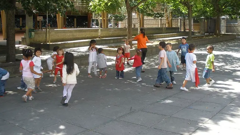 Varios niños durante el Servicio de Atención Infantil de Verano AYUNTAMIENTO