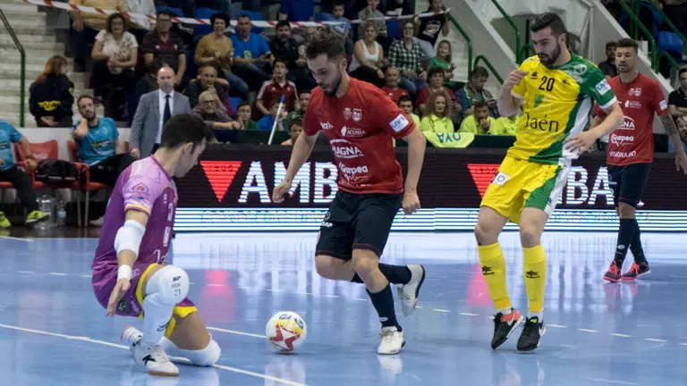 Rafa Usín en el partido Osasuna Xota - Jaén Paraíso Interior en el pabellón  Anaitasuna. MIGUEL SANTIAGO.