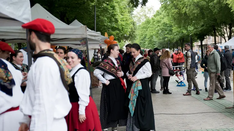 Asociaciones, fundaciones y ONGs celebran el Día Internacional del Comercio Justo. Paseo Sarasate. MIGUEL SANTIAGO03