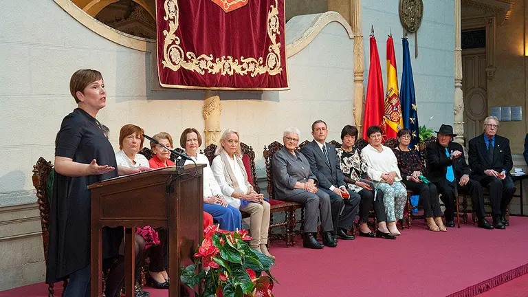 La presidenta Uxuea Barkos entrega la Cruz de Carlos III el Noble GOBIERNO DE NAVARRA