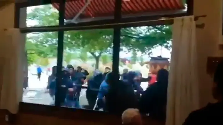 Pelea en los aledaños de El Sadar TWITTER