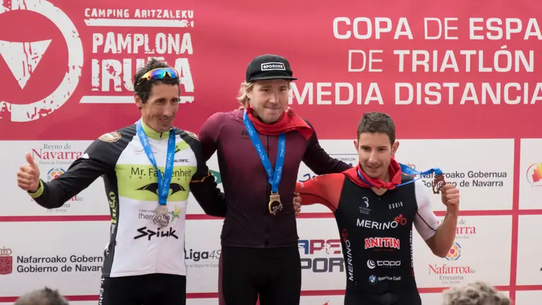 Triatlón Navarra. Llegada del IV Half Triathlon Pamplona. MIGUEL SANTIAGO76