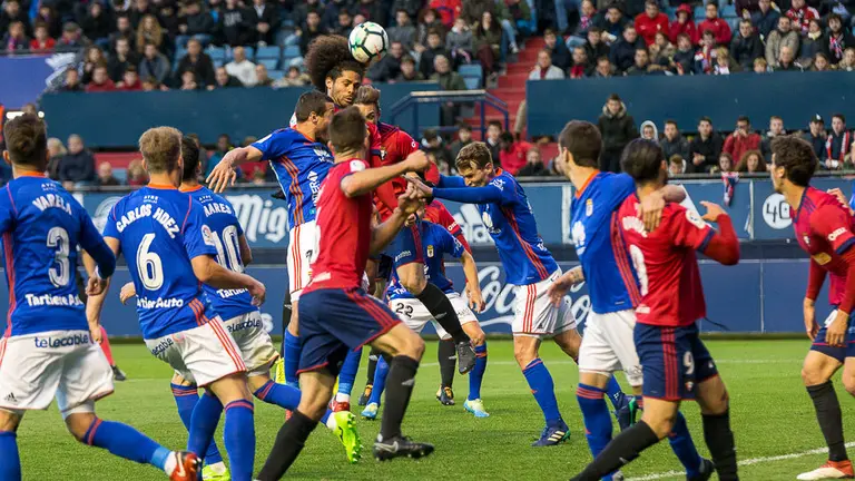 Partido entre Osasuna y Oviedo disputado en El Sadar (50). IÑIGO ALZUGARAY