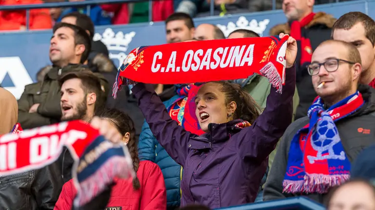 La grada de El Sadar durante el partido entre Osasuna y Oviedo (09). IÑIGO ALZUGARAY