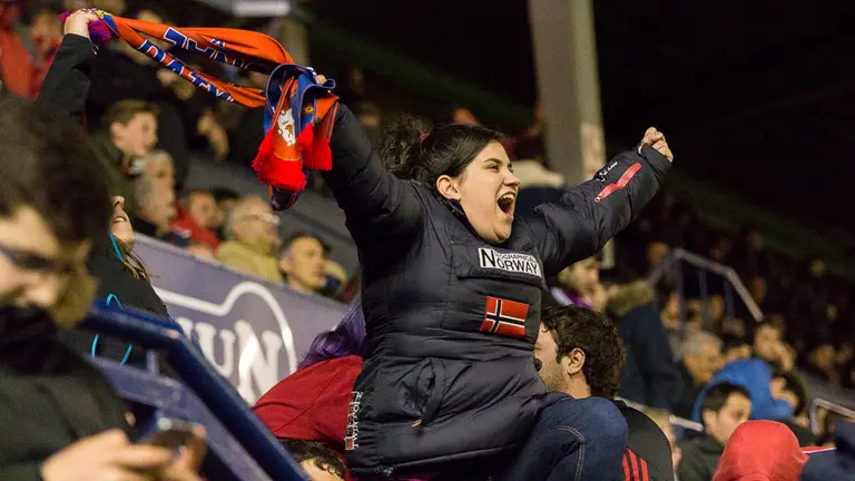 La grada de El Sadar durante el partido entre Osasuna y Oviedo (03). IÑIGO ALZUGARAY