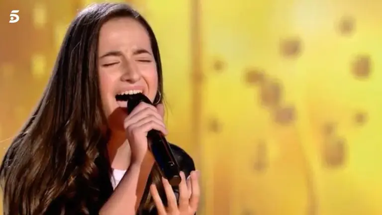 La cantante navarra, Sara Ilarregui, durante las semifinales de &#39;La Voz Kids&#39;. TELECINCO
