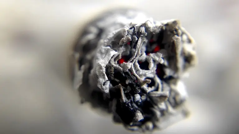 Un porro encendido. ARCHIVO