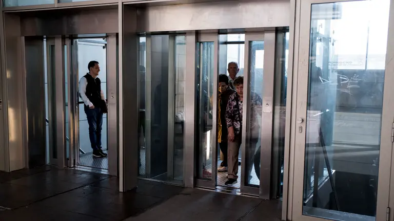 Ascensores de la calle Descalzos que unen la Rochapea con el Casco Antiguo de Pamplona. MIGUEL SANTIAGO  (6)