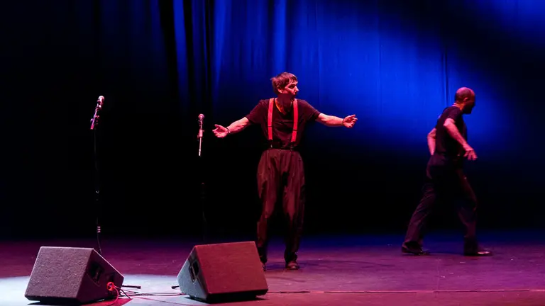 Espectáculo de los humoristas Faemino y Cansado 'Quien tuvo, retuvo' en el Teatro Gayarre (23). IÑIGO ALZUGARAY