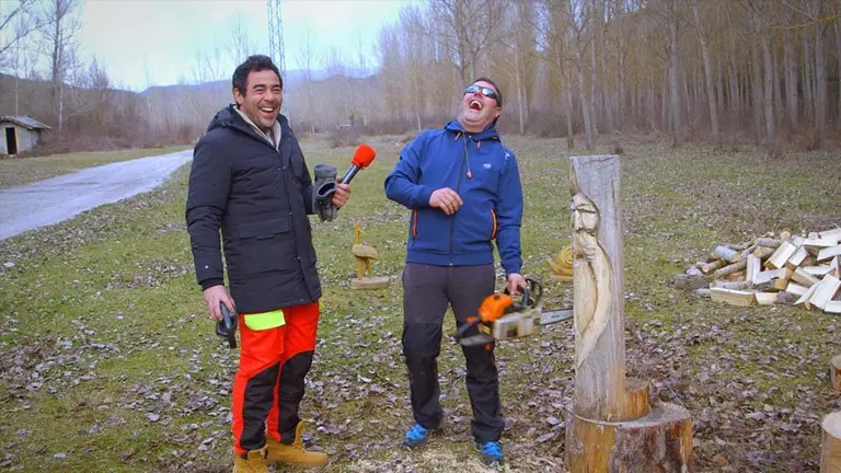 Pablo Chiapella a su paso por un pueblo navarro en el programa Paisano RTVE 2