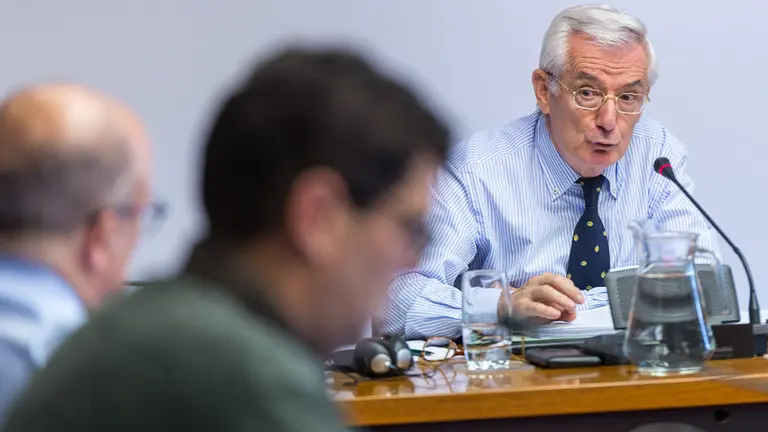 El exdirector general de Caja Navarra, Lorenzo Riezu, comparece en la comisión que investiga su desaparición (03). IÑIGO ALZUGARAY