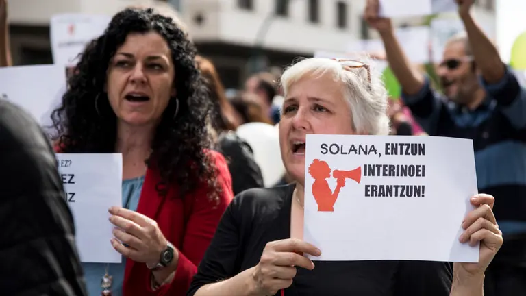 Manifestación convocada por la Plataforma de Docentes de Interinos. MIGUEL SANTIAGO02