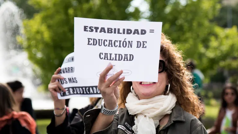 Manifestación convocada por la Plataforma de Docentes de Interinos. MIGUEL SANTIAGO08