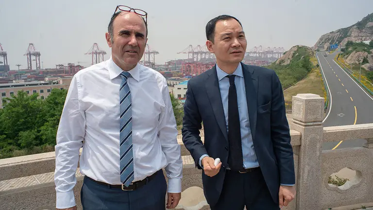 Manu Ayerdi visita el puerto de Shanghái GOBIERNO DE NAVARRA