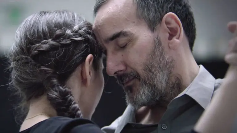 Marco, enfermo de ELA, logra bailar un tango con una bailarina gracias a un vídeo que pide ayuda para luchar contra esta desconocida enfermedad. CEDIDA