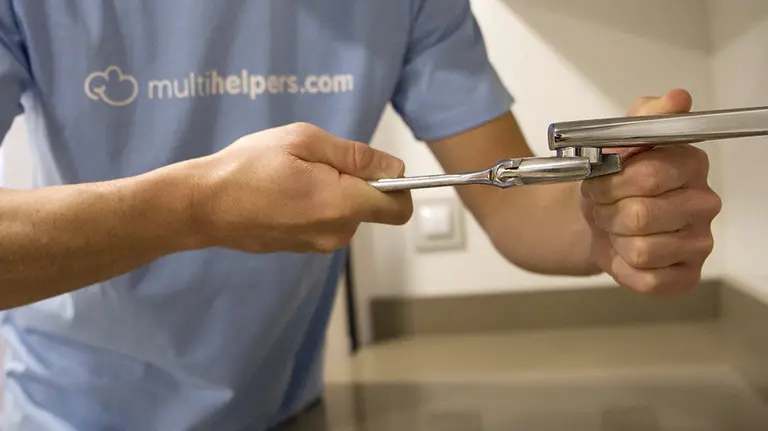 La plataforma navarra Multihelpers pone en contacto a los clientes con necesidad de realizar un arreglo o una reforma en su hogar con los profesionales aut&oacute;nomos que pueden ayudarles CEDIDA