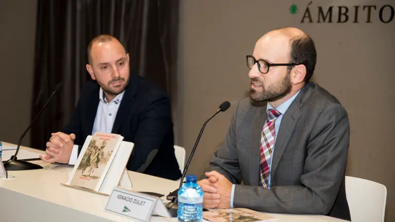 El escritor pamplonés Ignacio Zulet Presenta su libro África Korps junto a Gustavo Galarreta. MIGUEL SANTIAGO05