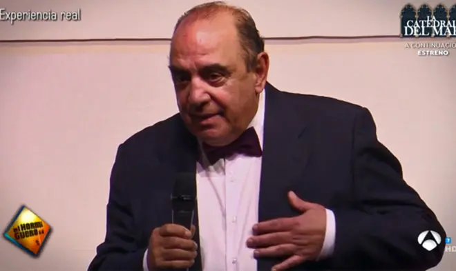 El doctor Román durante un momento de su homenaje sorpresa