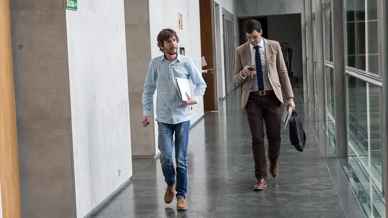 Mesa y Junta de Portavoces del Parlamento de Navarra. Mikel Buil y Javier García (002). IÑIGO ALZUGARAY