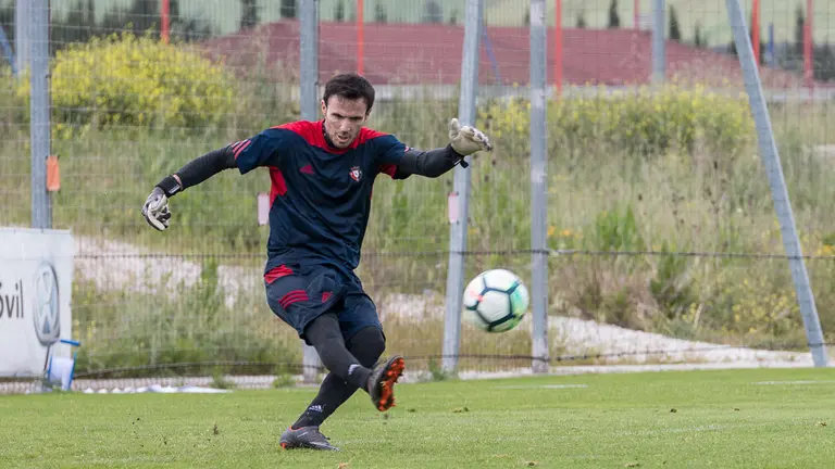Manu Herrera. Entrenamiento de Osasuna en las instalaciones de Tajonar (50). IÑIGO ALZUGARAY