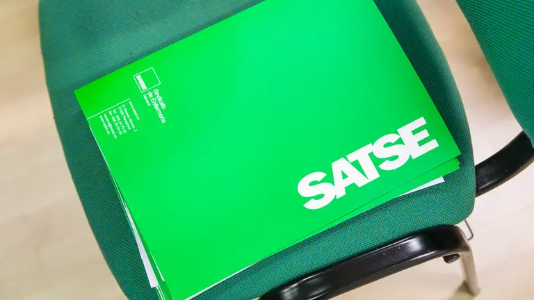 El sindicato SATSE ofrece una rueda de prensa para denunciar la gestión de la consejería Salud (02). IÑIGO ALZUGARAY