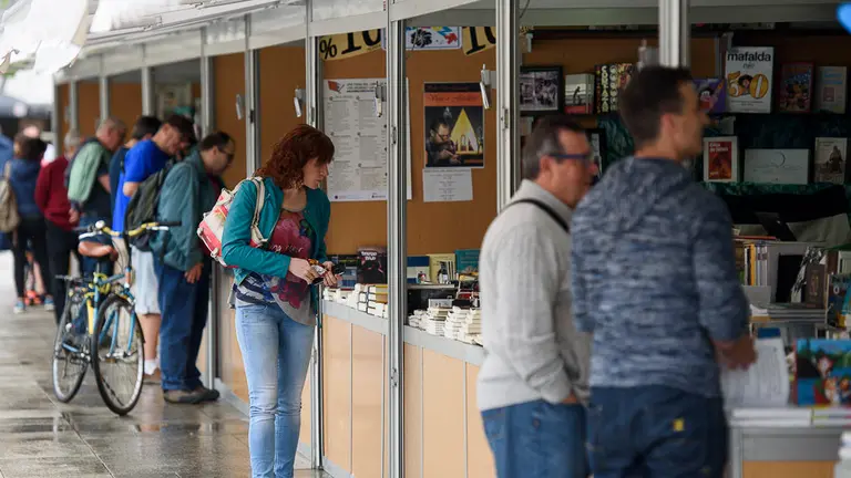 Apertura de la XVII Feria del Libro, que se prolongará hasta el 8 de junio. PABLO LASAOSA 16