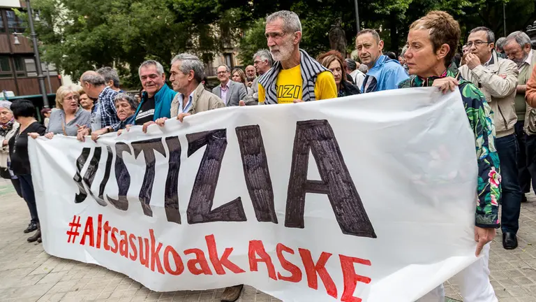 Concentración convocada por padres y madres de los jóvenes juzgados en la Audiencia Nacional por la agresión a dos guardias civiles en Alsasua (02). IÑIGO ALZUGARAY