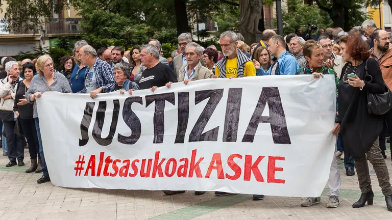 Concentración convocada por padres y madres de los jóvenes juzgados en la Audiencia Nacional por la agresión a dos guardias civiles en Alsasua (04). IÑIGO ALZUGARAY