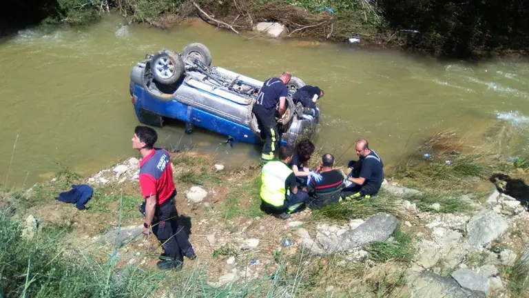 Salida de vía al río Cidacos en el camino de Makotxa BOMBEROS DE NAVARRA