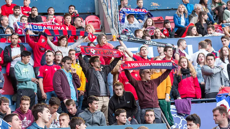 La grada de El Sadar durante el partido de Liga entre Osasuna y Lorca (16). IÑIGO ALZUGARAY