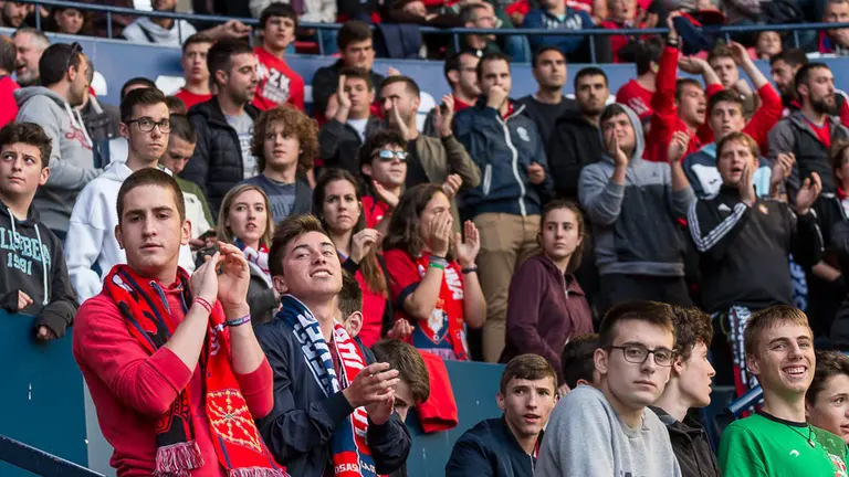 La grada de El Sadar durante el partido de Liga entre Osasuna y Lorca (21). IÑIGO ALZUGARAY