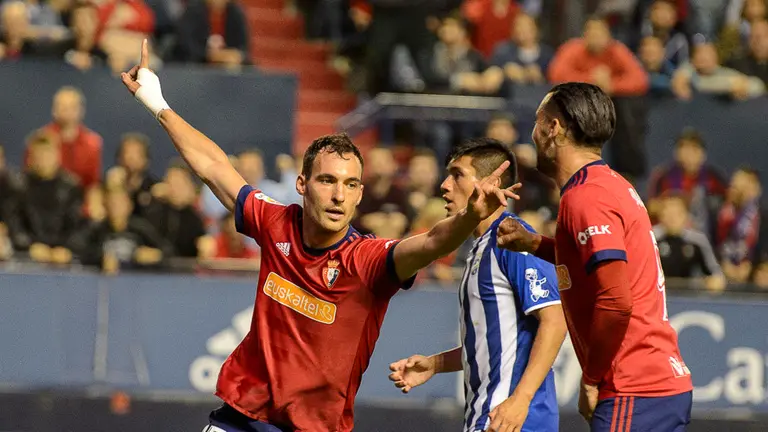 Unai García en el partido entre Osasuna y el Lorca. PABLO LASAOSA.