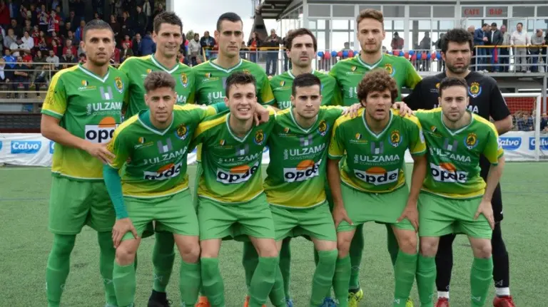 Equipo titular del Cirbonero en el campo del Bergantiños.