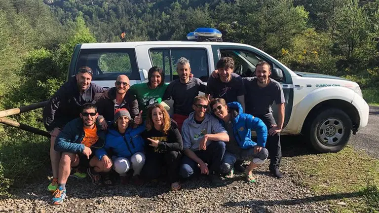 Los once barranquistas que fueron rescatados después de pasar 22 horas en una cueva. CEDIDA