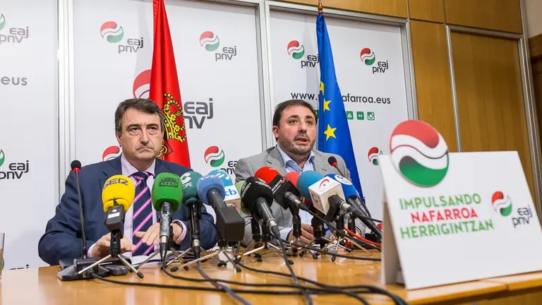 Aitor Esteban y Unai Hualde explican la negociación presupuestaria realizada por el PNV en Madrid y sus repercusiones en Navarra (15). IÑIGO ALZUGARAY