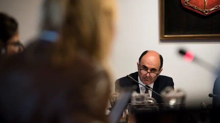 Comparecencia para que Manu Ayerdi analice el traslado de domicilio social y fiscal de empresas. MIGUEL SANTIAGO06