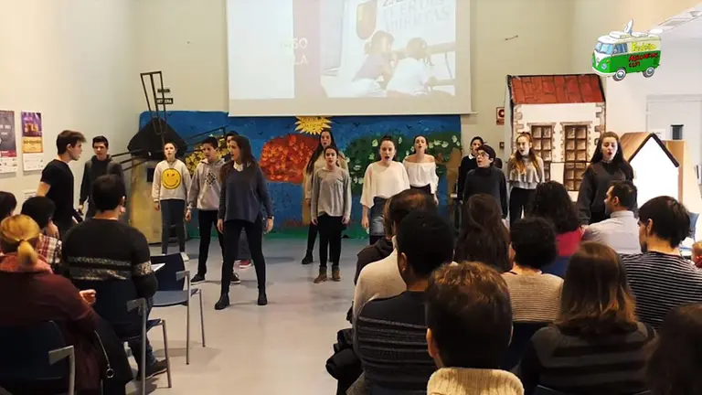 Imagen de uno de los ensayos del musical 1937, sobre el bombardeo de Guernica, que representará Ikastola Jaso en Baluarte el 5 de junio Foto IKASTOLA JASO
