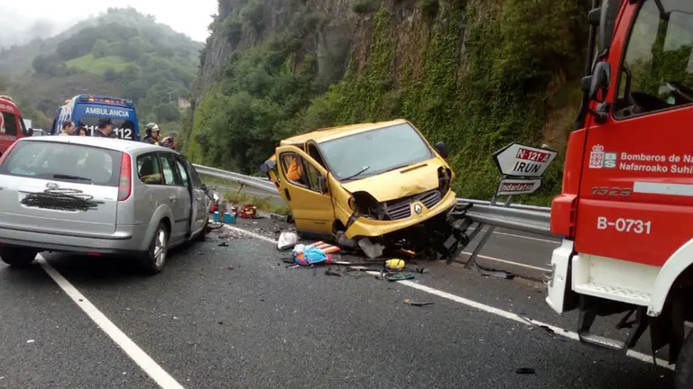 Tres coches han colisionado en un grave accidente registrado en Bera en el que ha resultado una persona herida BOMBEROS DE NAVARRA